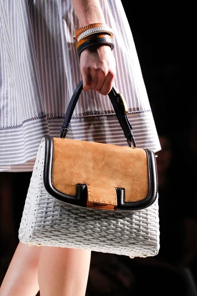 Look 32